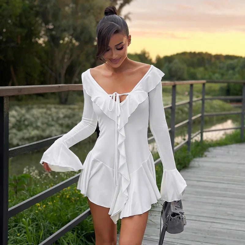 Vestido mini Nicole com decote em V e folhos