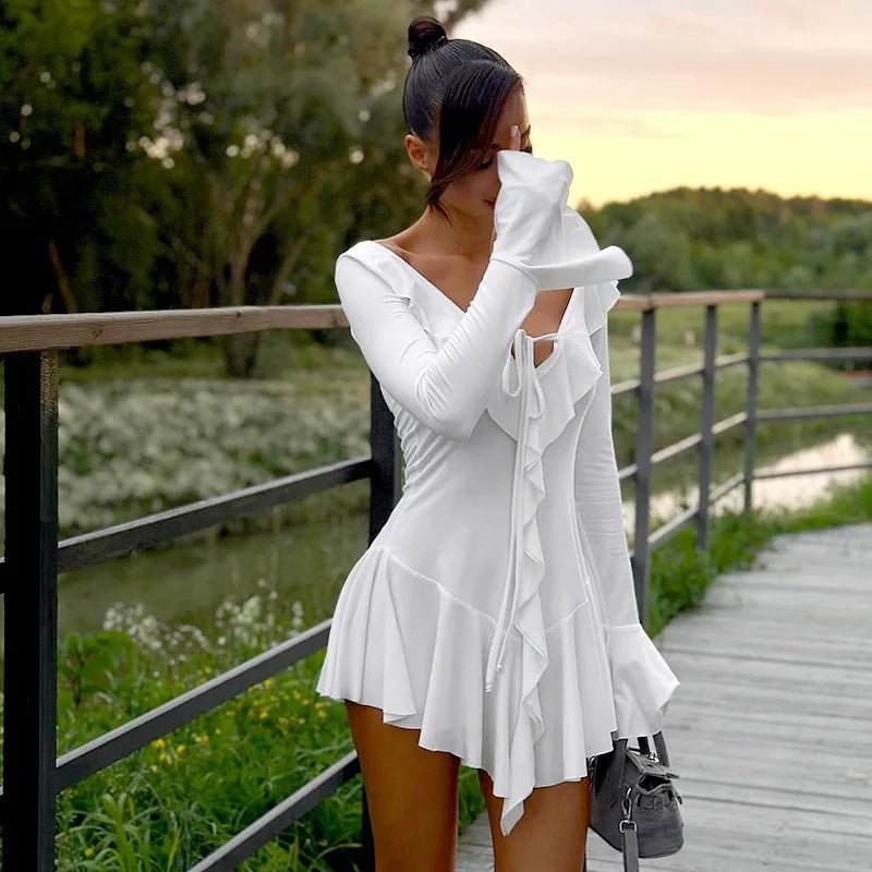 Vestido mini Nicole com decote em V e folhos