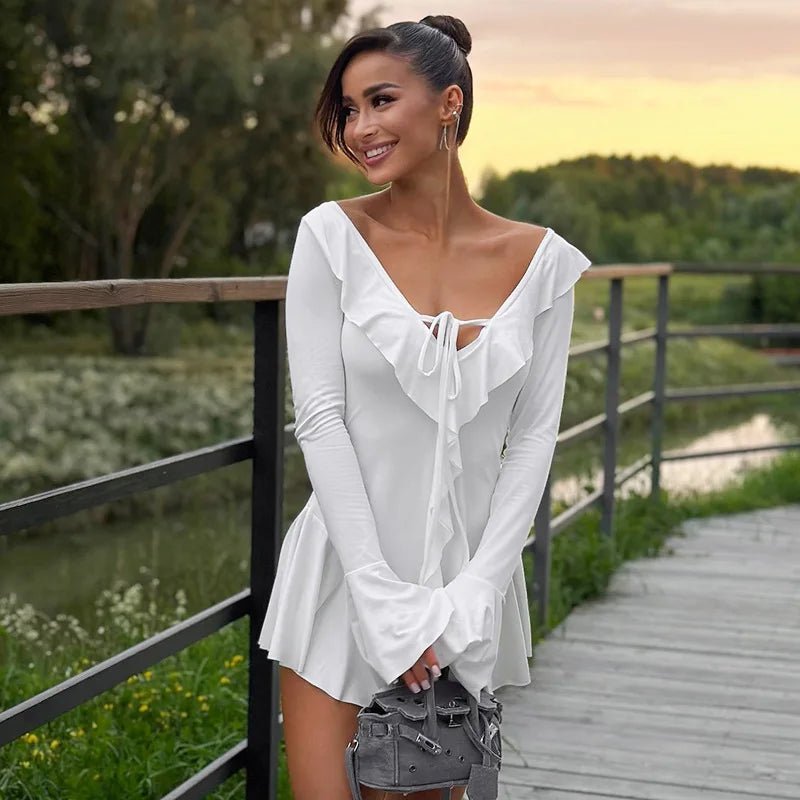 Vestido mini Nicole com decote em V e folhos