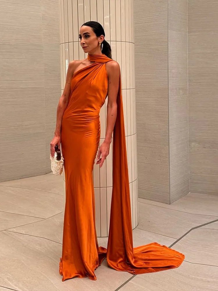 Vestido de cetim com decote halter e costas descobertas Noor