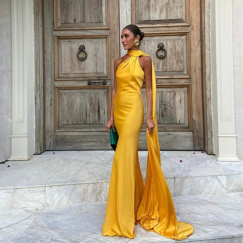 Vestido de cetim com decote halter e costas descobertas Noor