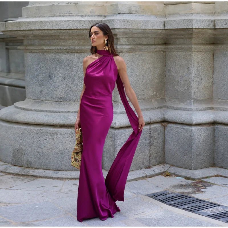 Vestido de cetim com decote halter e costas descobertas Noor