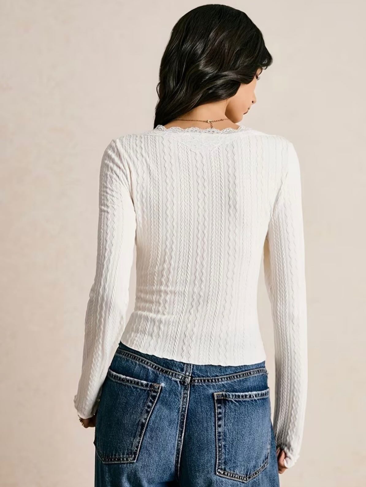 Blusa de mangas compridas com acabamento em renda Nyla