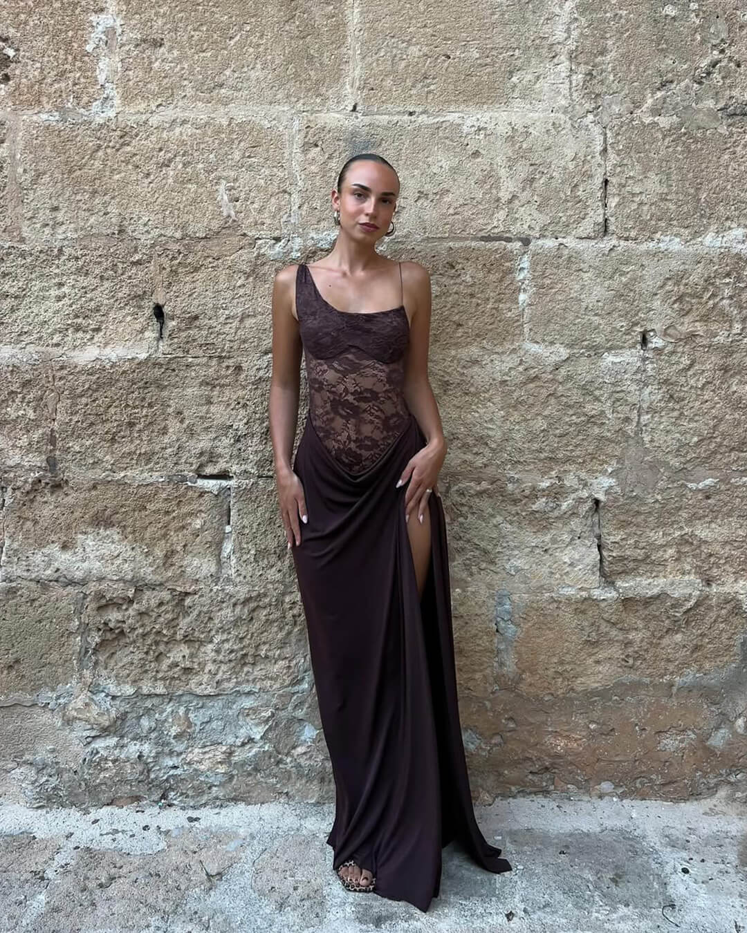 Vestido maxi de renda de um ombro Olga