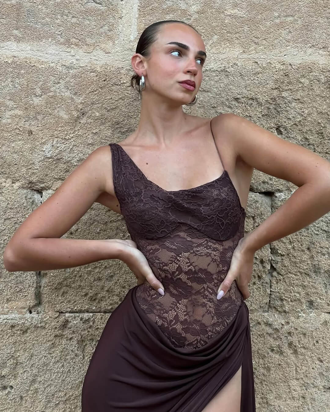 Vestido maxi de renda de um ombro Olga