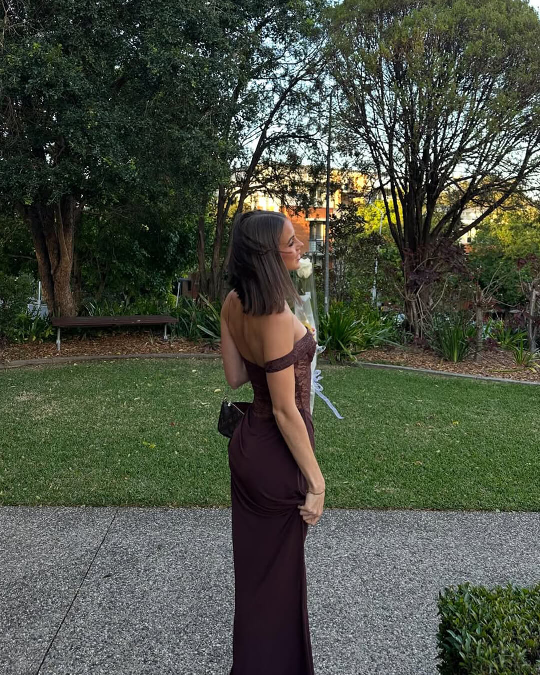 Vestido maxi de renda de um ombro Olga