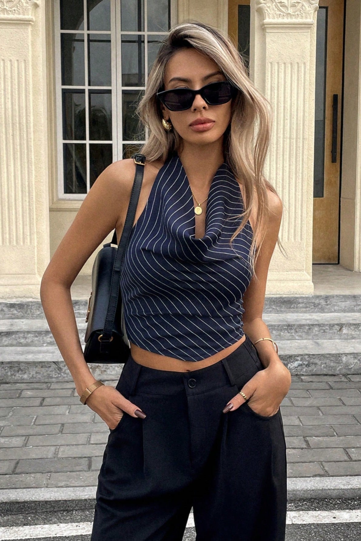 Top Olive com decote halter drapeado