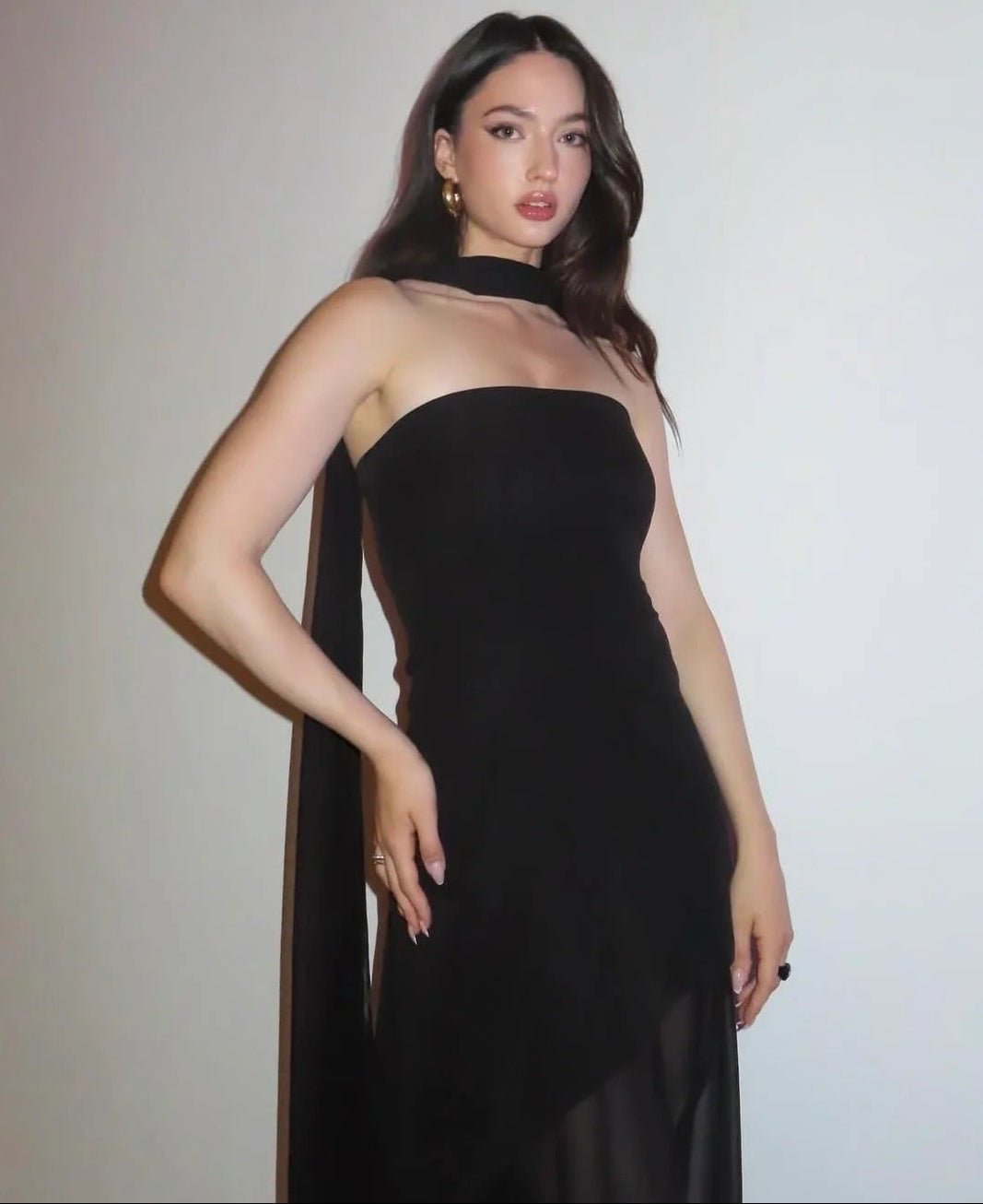 Vestido maxi Ophelia assimétrico e transparente