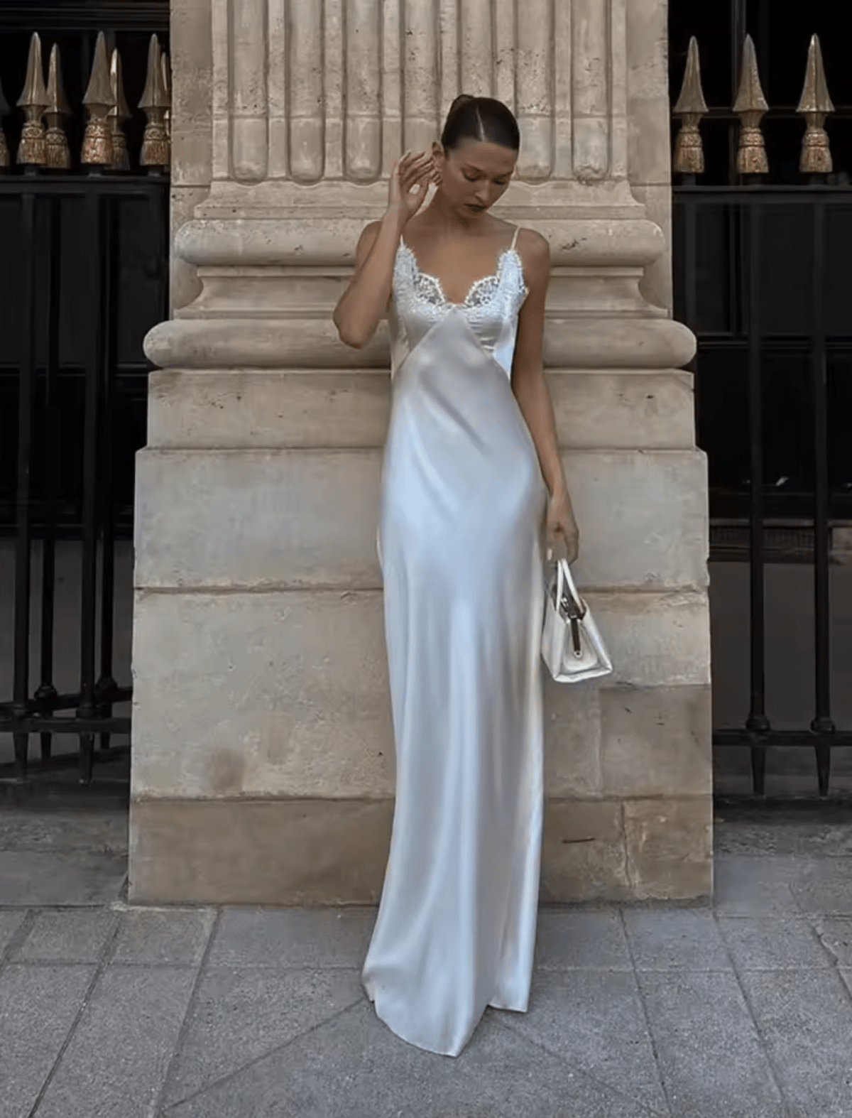 Vestido comprido Piper em cetim com renda