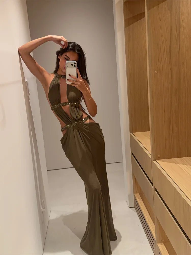 Vestido de noite maxi Rafaela com lantejoulas e decote halter