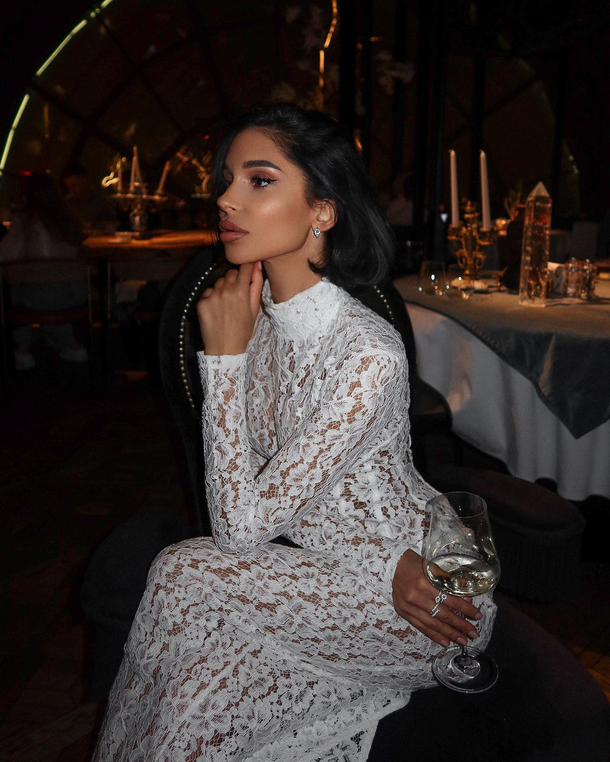 Vestido comprido Raina em renda com gola subida