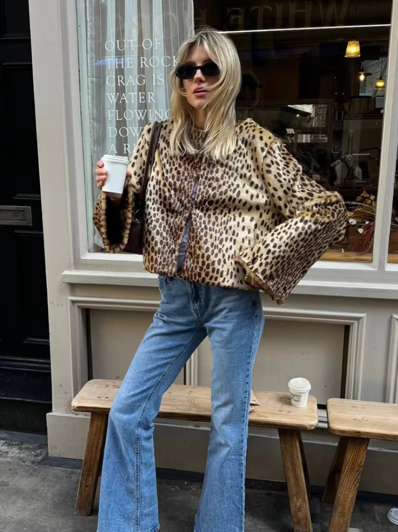 Casaco de pelo sintético com padrão de leopardo Rebecca