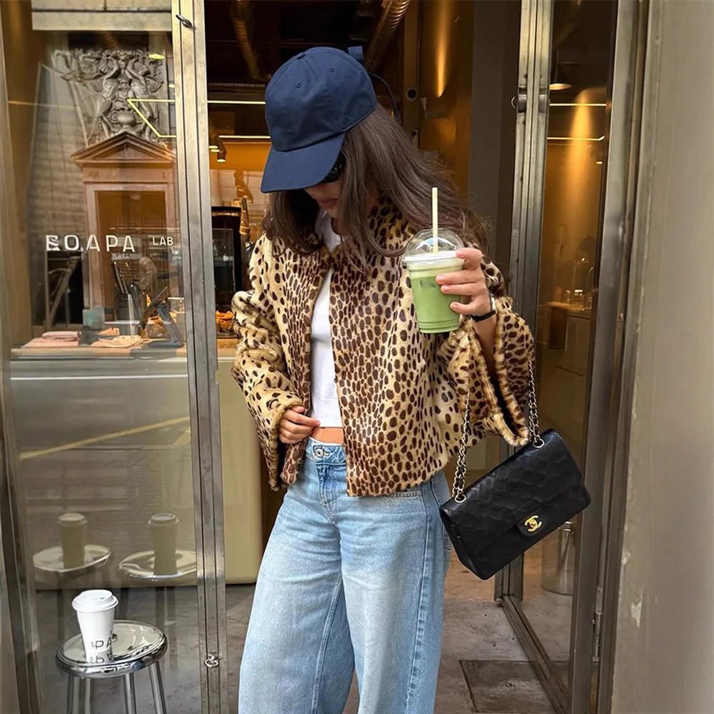 Casaco de pelo sintético com padrão de leopardo Rebecca