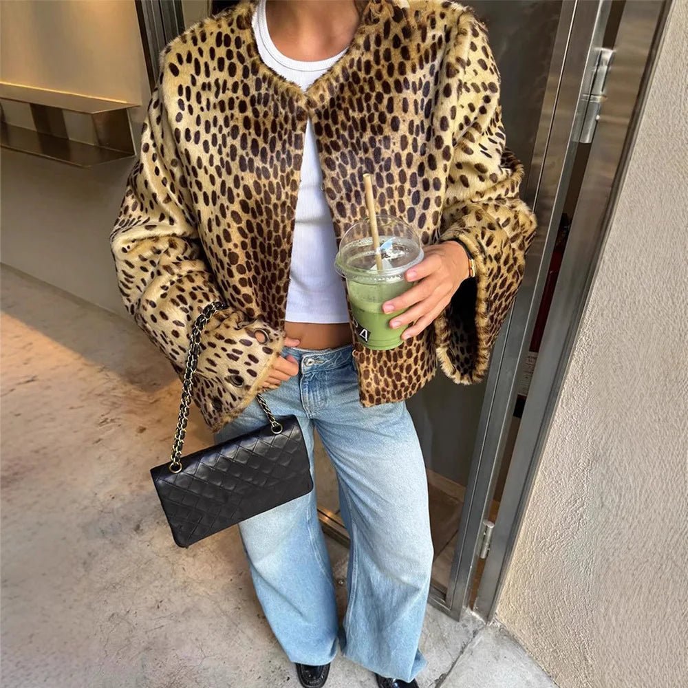 Casaco de pelo sintético com padrão de leopardo Rebecca