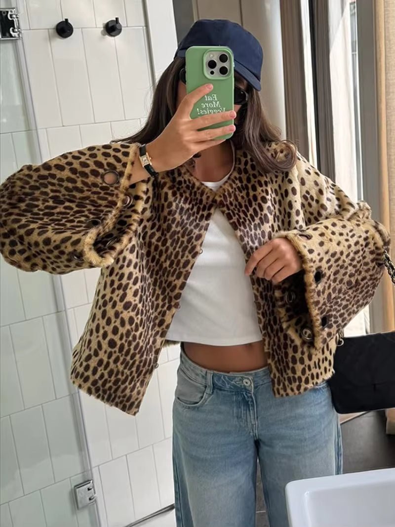 Casaco de pelo sintético com padrão de leopardo Rebecca