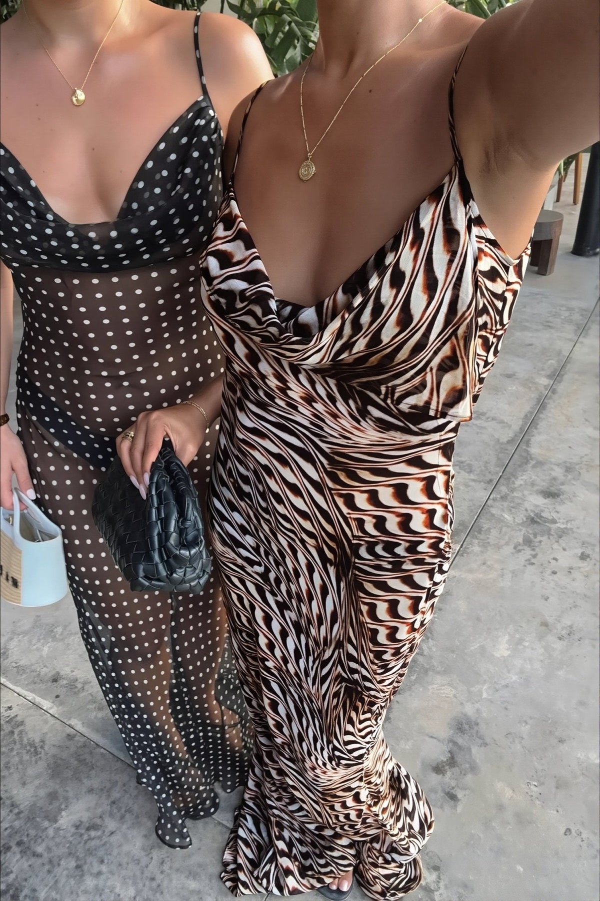 Vestido maxi Reina de alças com decote drapeado