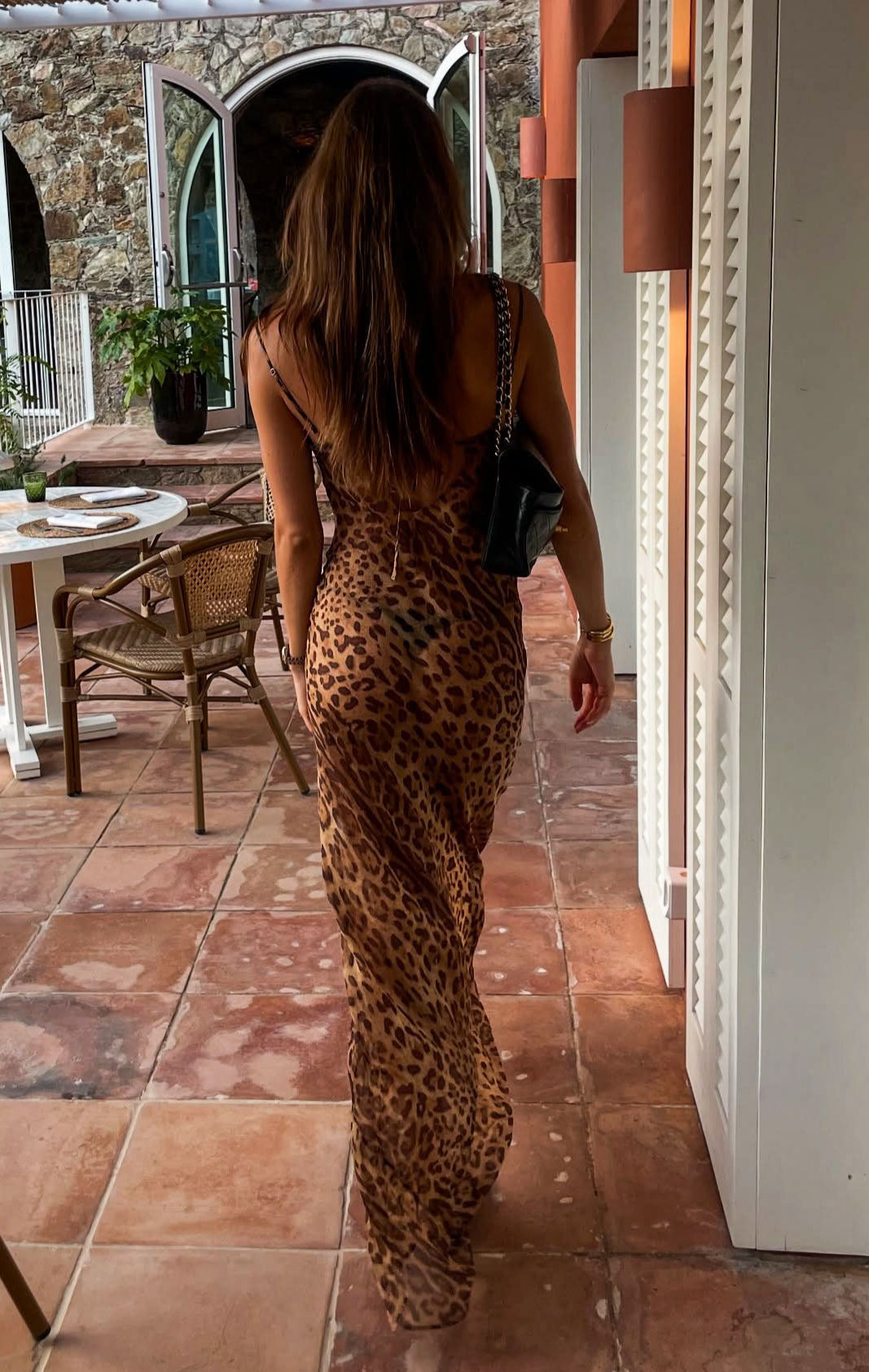 Vestido comprido transparente com padrão leopardo e alças finas Rocio