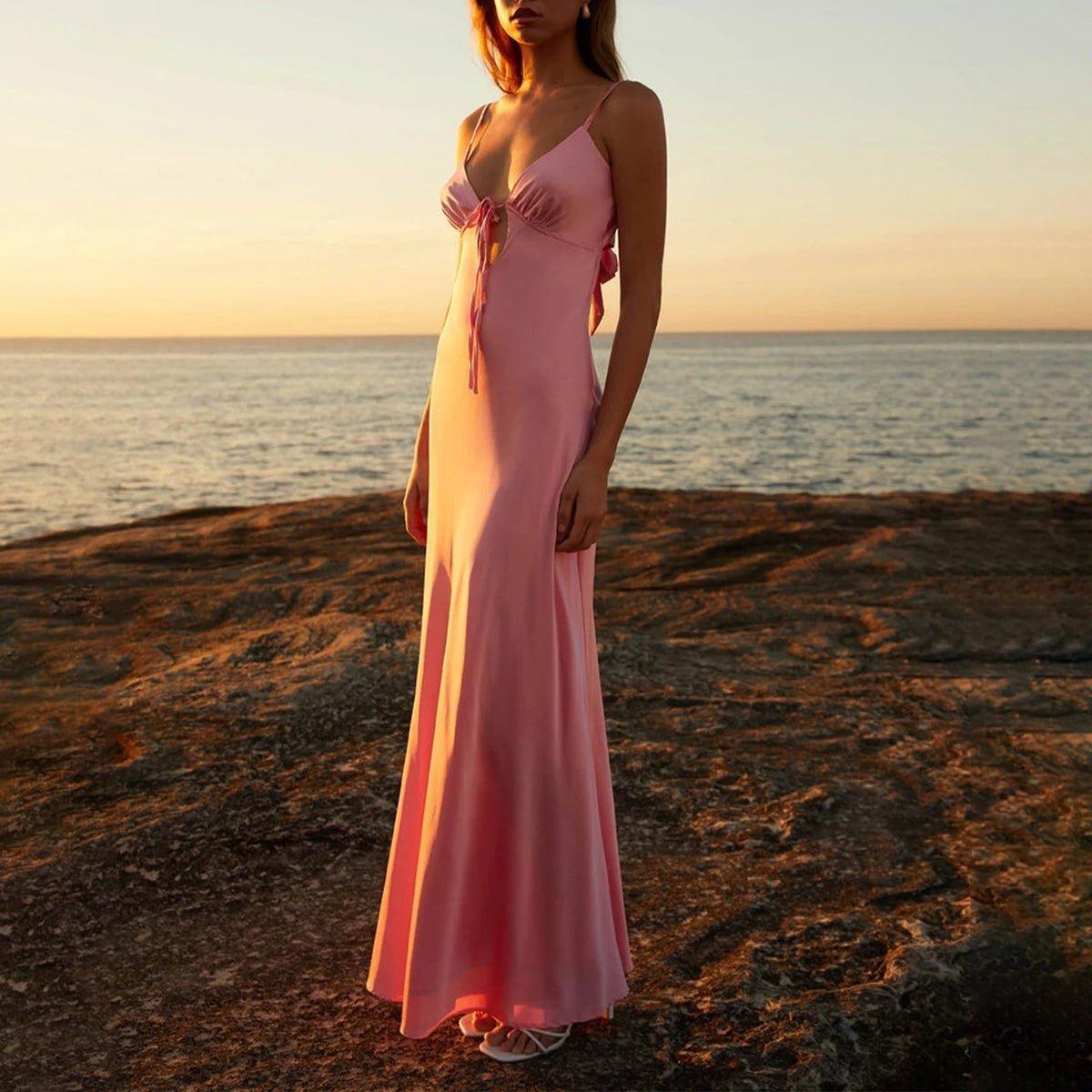 Vestido camiseiro Romy, sem costas e com laço à frente