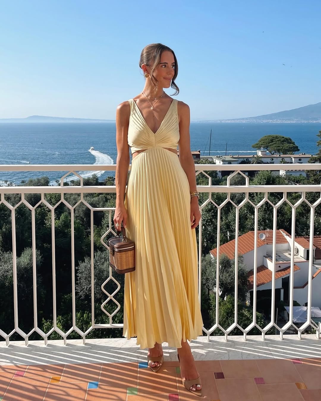 Vestido comprido sem mangas com recorte e decote em V Rona