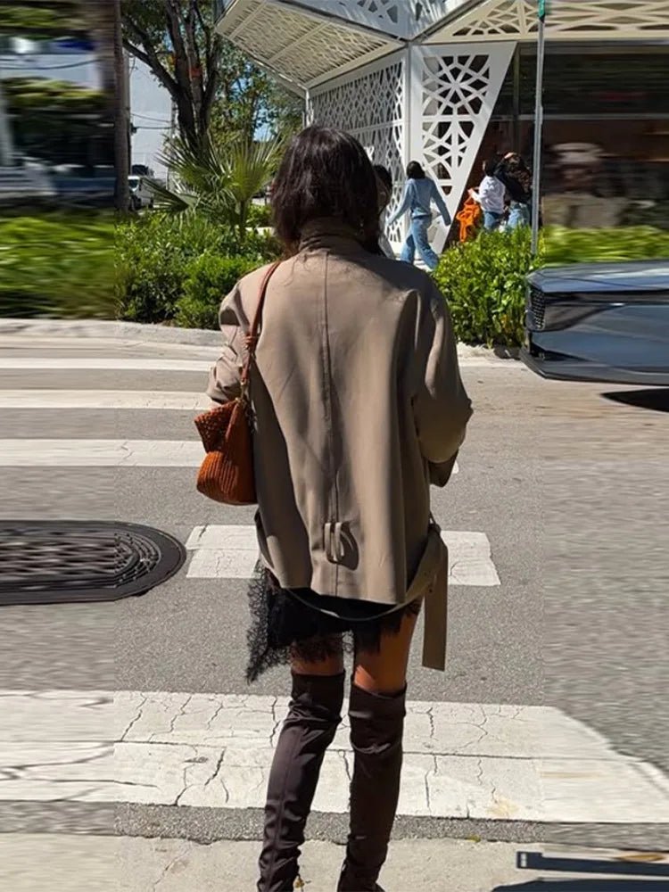 Gabardine curta com cinto Saddie
