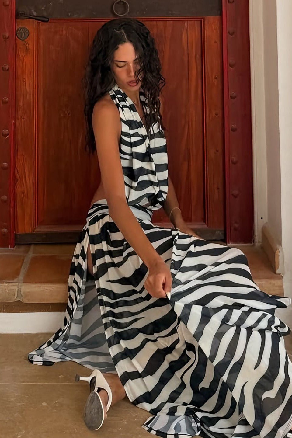 Vestido comprido com recortes e padrão de zebra Sara