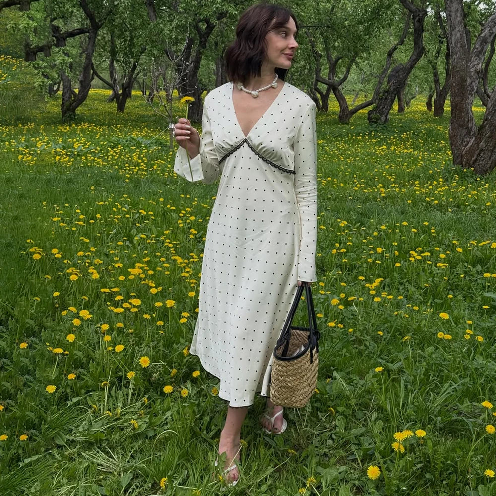 Vestido de cetim com decote em V
