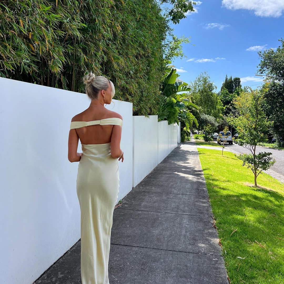 Vestido comprido Serene de cetim com costas descobertas