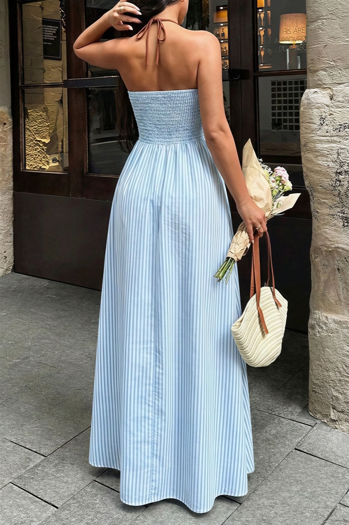 Vestido comprido Sevilla às riscas, com decote em V profundo