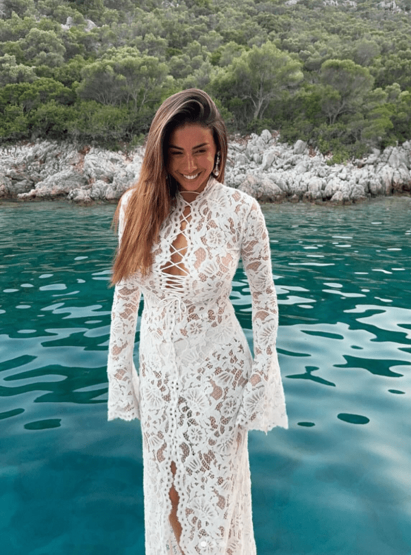 Vestido Sienna de renda com laço e racha lateral subida