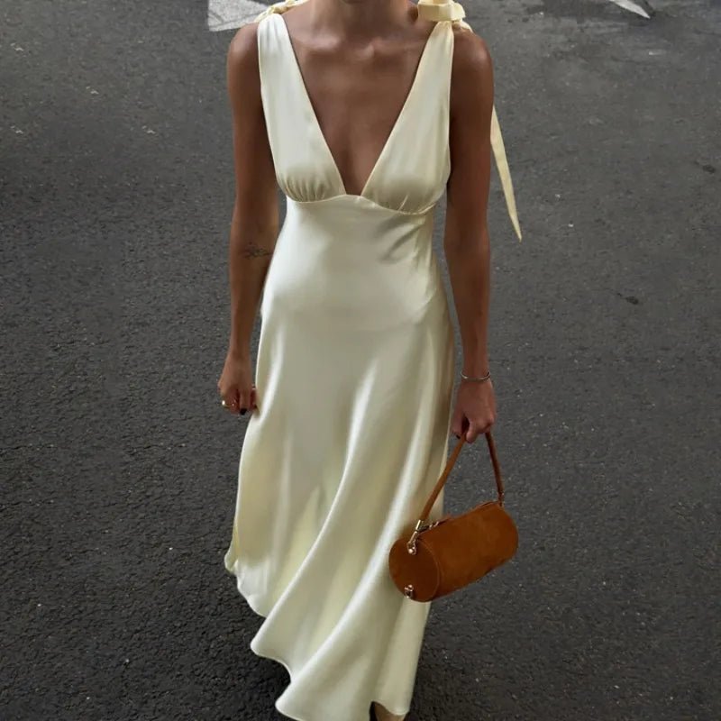 Vestido maxi Sienna em cetim com alças de atar
