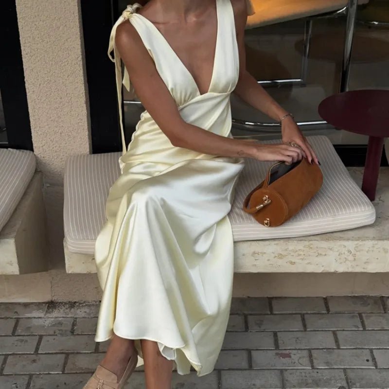 Vestido maxi Sienna em cetim com alças de atar