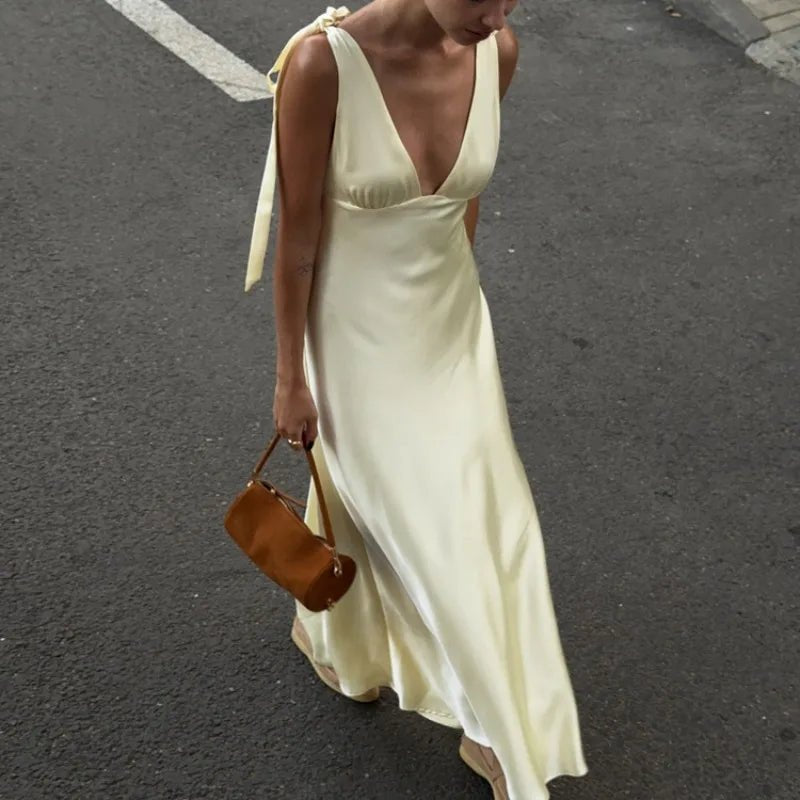 Vestido maxi Sienna em cetim com alças de atar