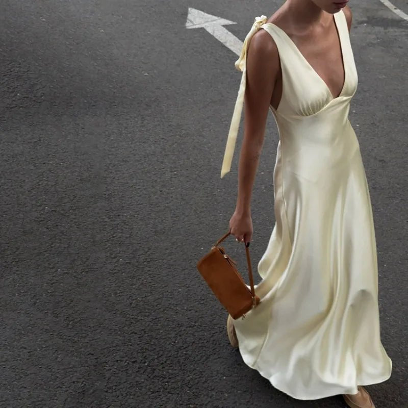 Vestido maxi Sienna em cetim com alças de atar