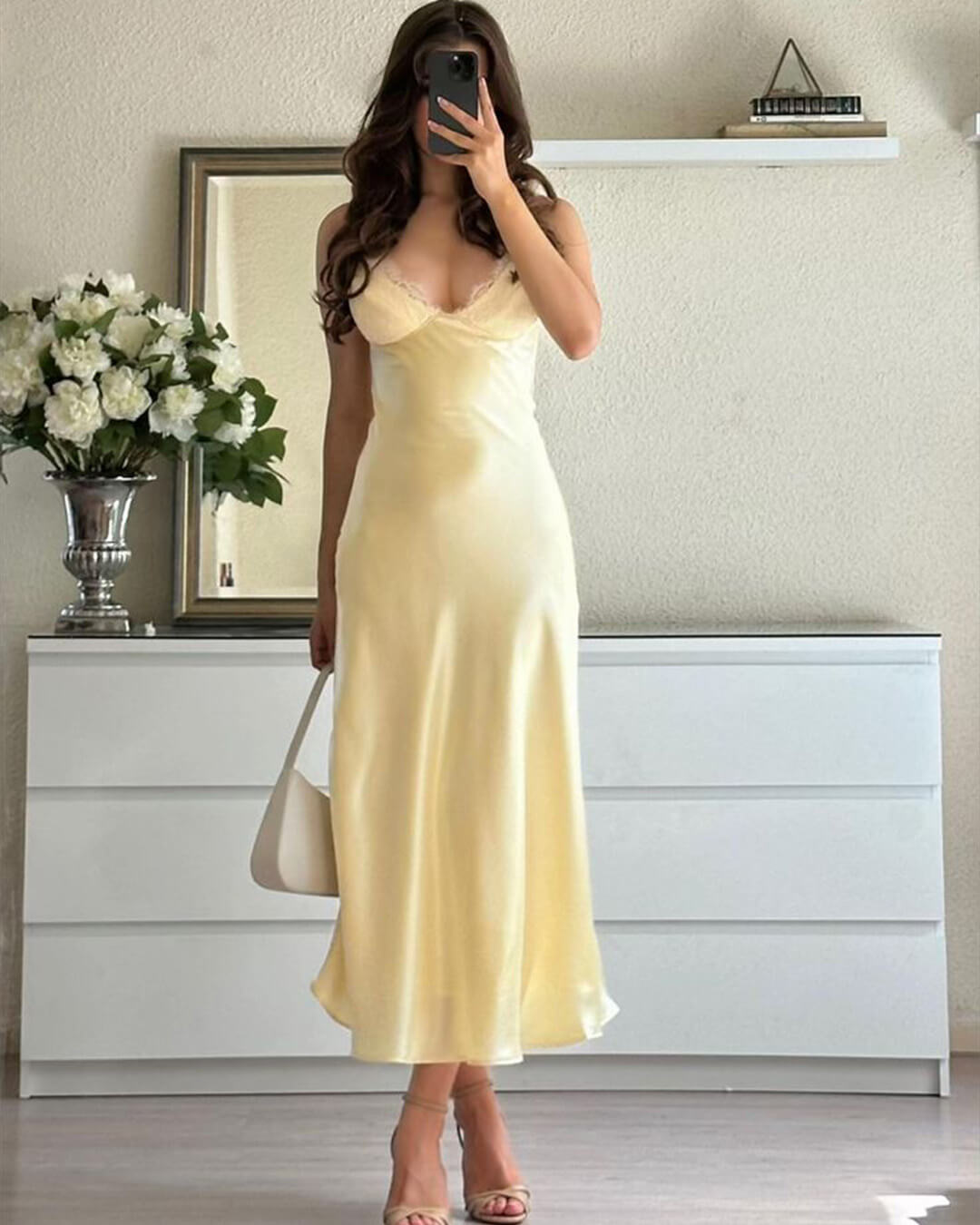 Vestido midi de cetim sem costas Sophia