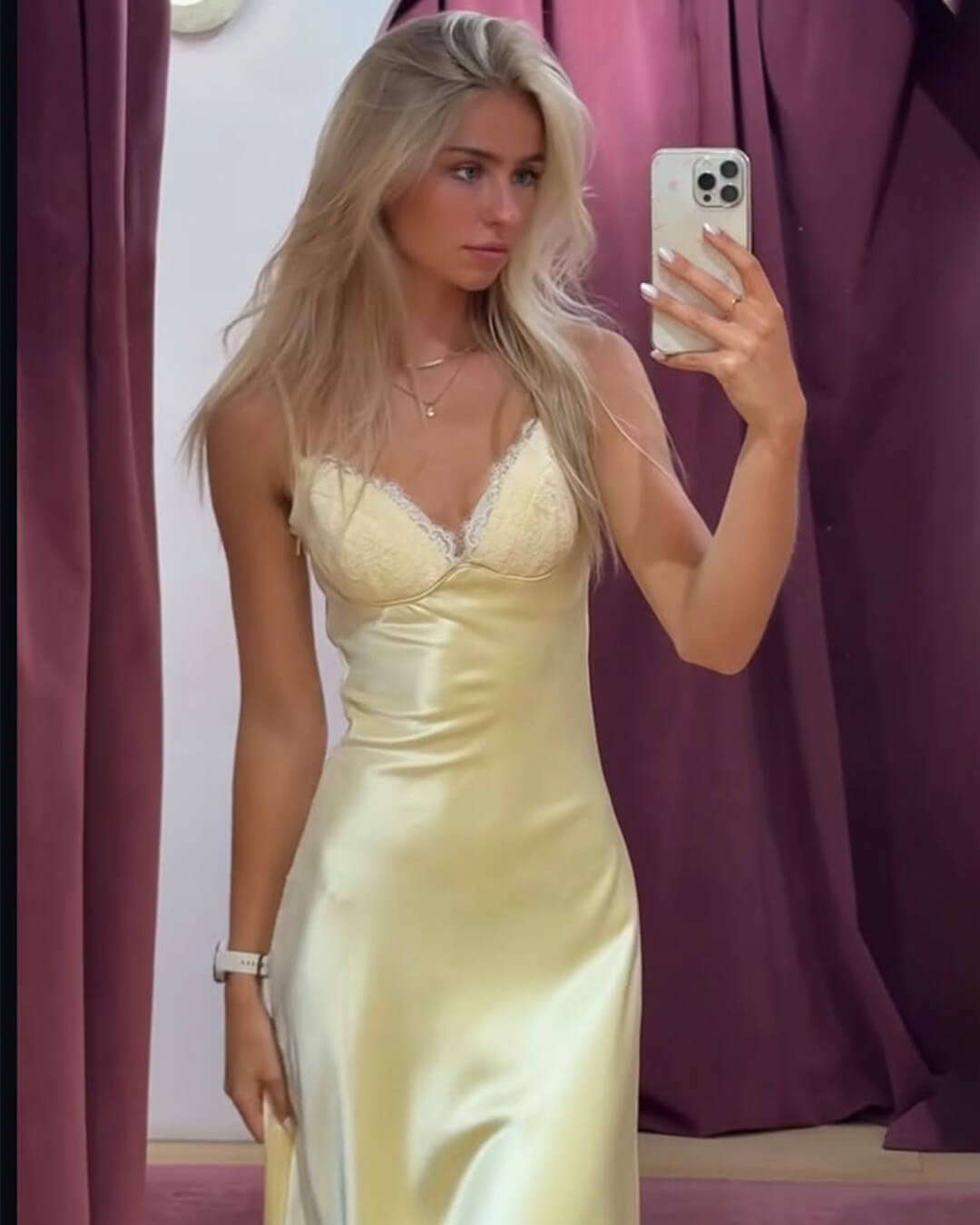 Vestido midi de cetim sem costas Sophia