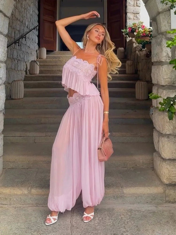 Conjunto Sophia de top curto e calças com folhos em renda floral