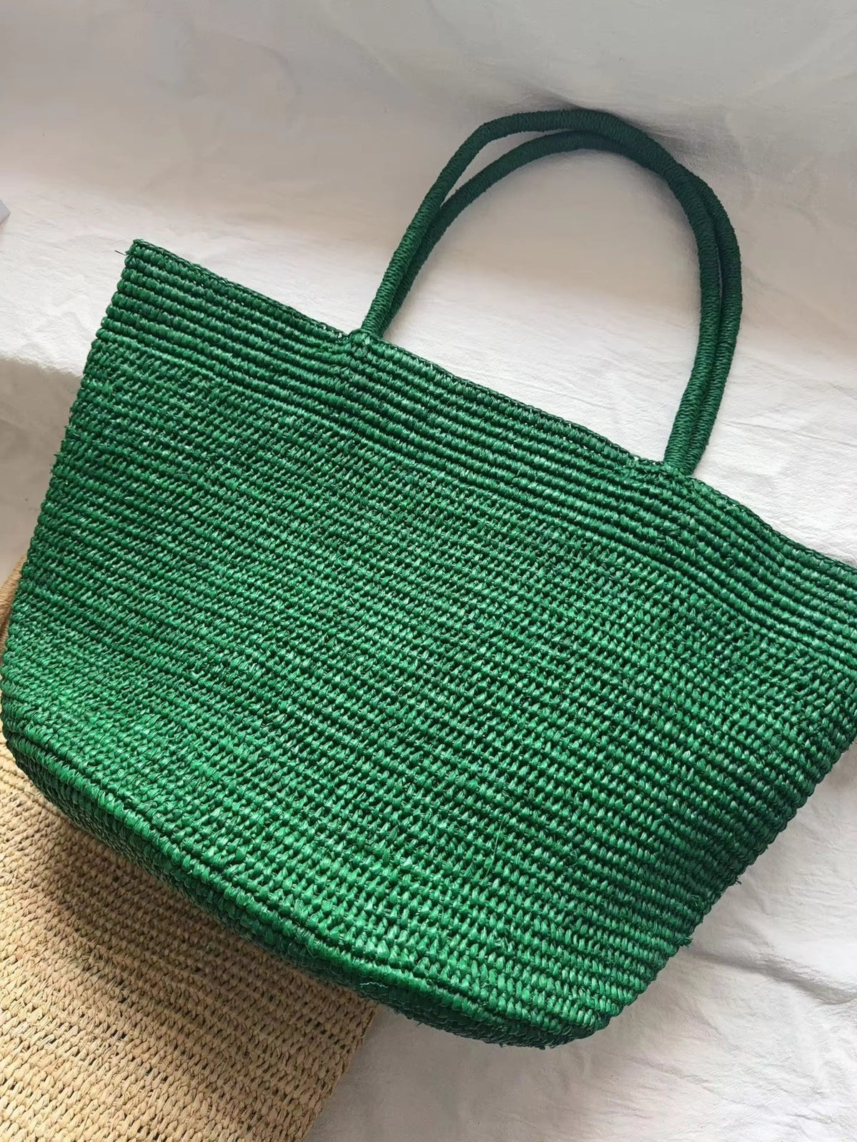 Tote de ráfia entrançada à mão Sophia