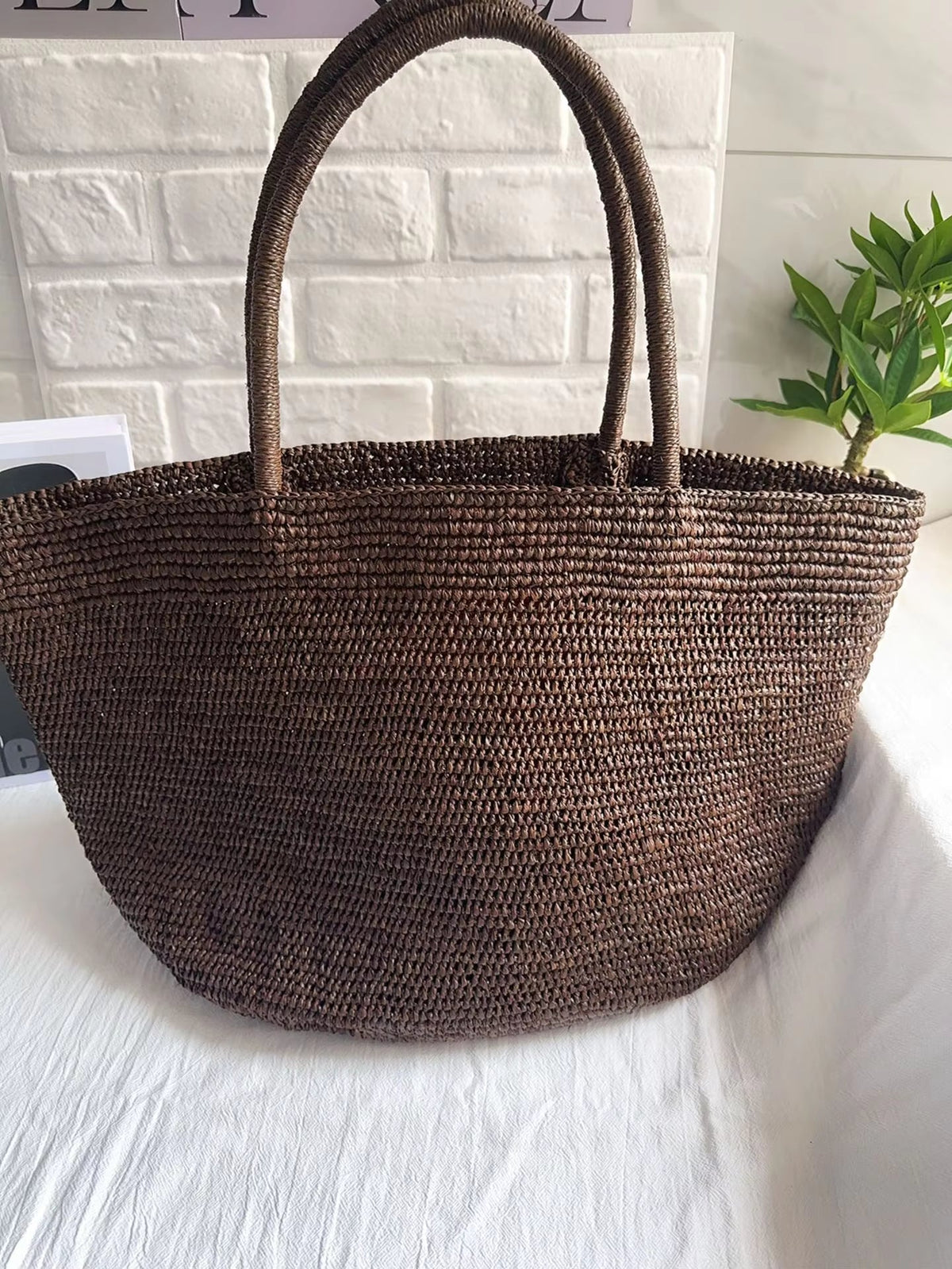 Tote de ráfia entrançada à mão Sophia