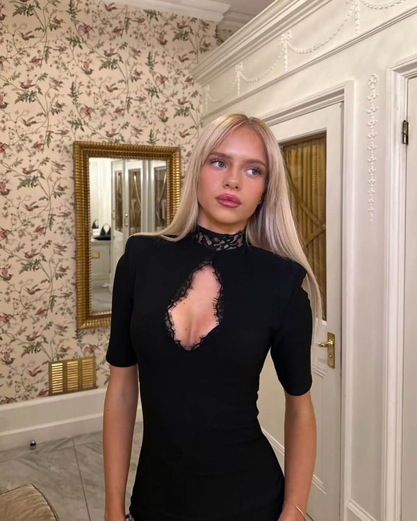 Vestido curto de renda e gola alta Taylor