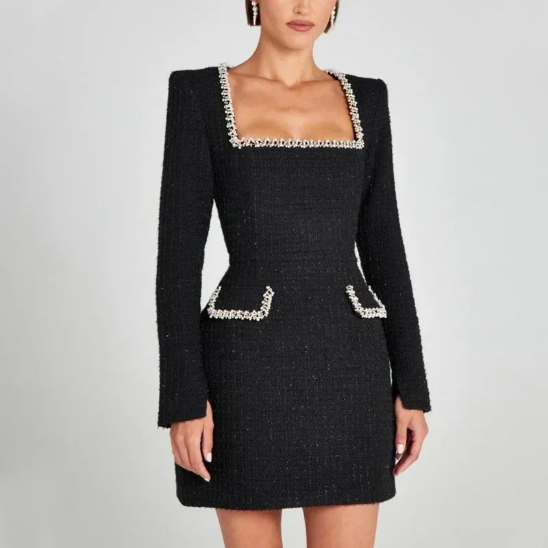 Vestido de tweed com decote quadrado e mangas compridas