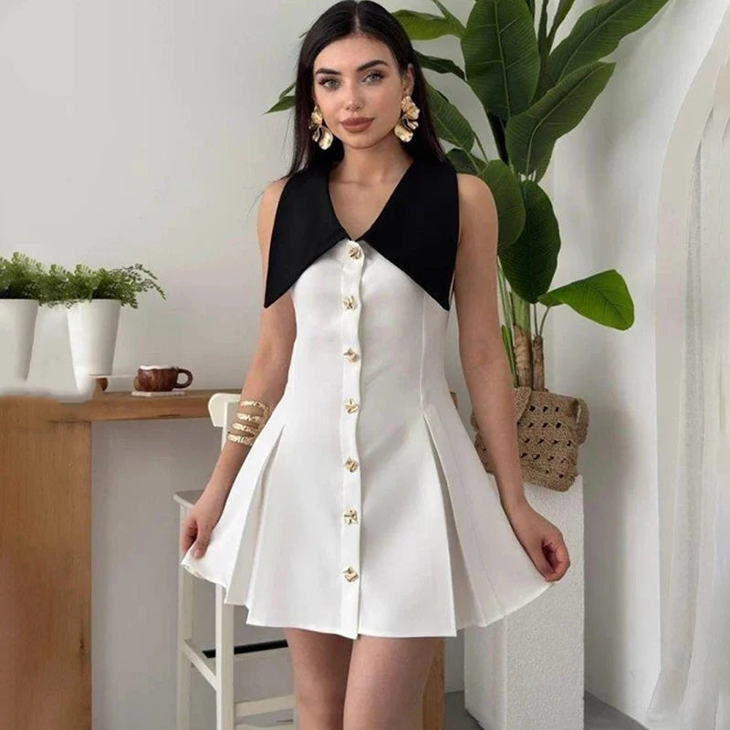 Vestido com decote em V e lapelas