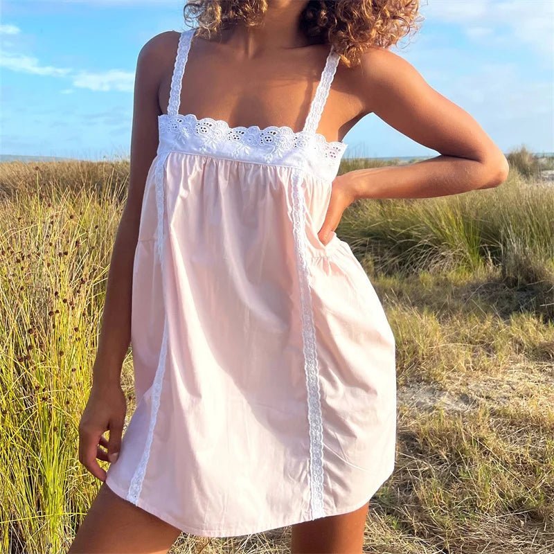 Vestido mini Violet estilo babydoll com acabamento em renda