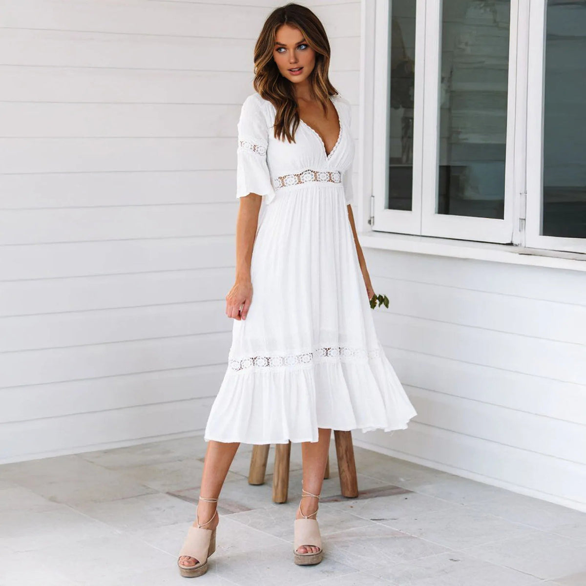 Vestido midi Winona de renda com decote em V