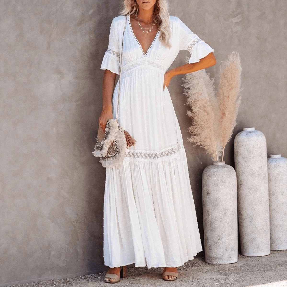 Vestido midi Winona de renda com decote em V