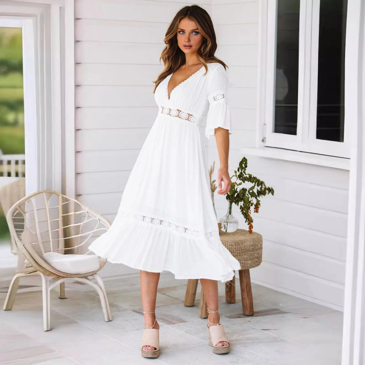 Vestido midi Winona de renda com decote em V