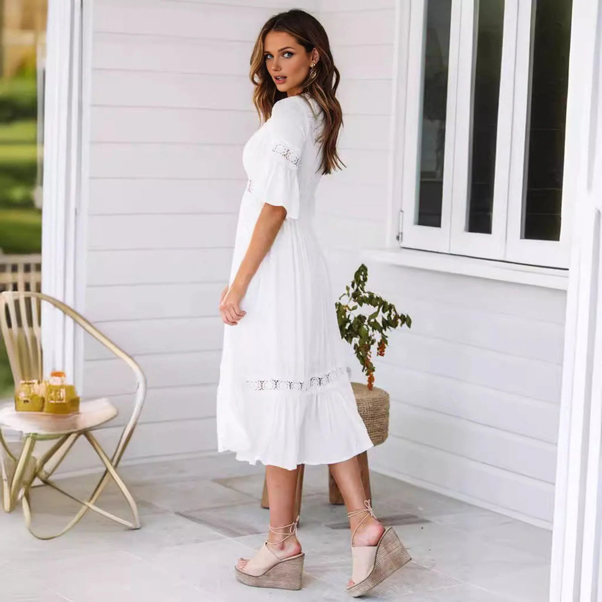 Vestido midi Winona de renda com decote em V