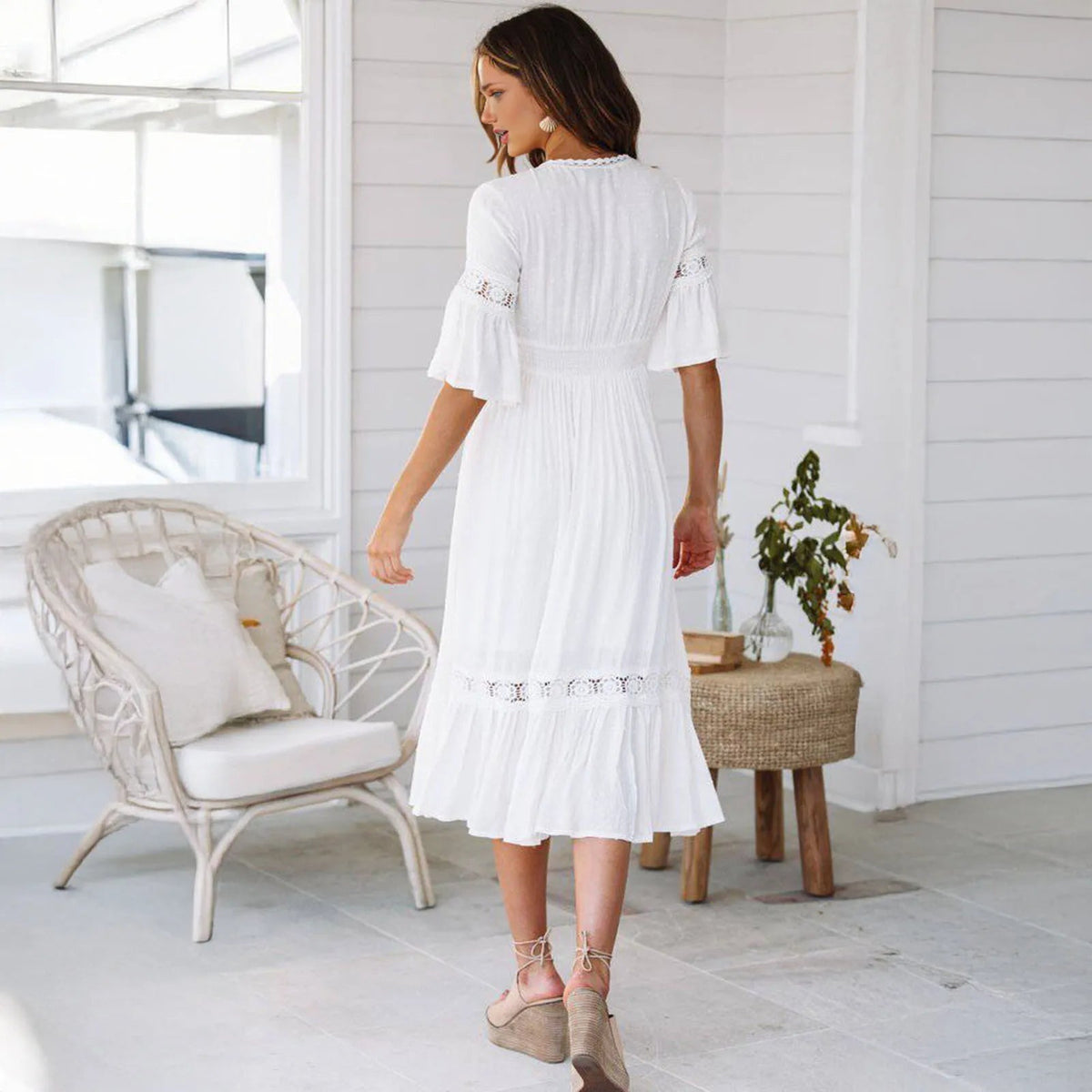 Vestido midi Winona de renda com decote em V