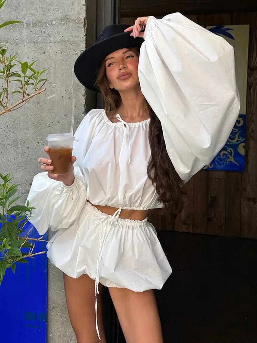 Conjunto de blusa de ombros descobertos e calções Zoe