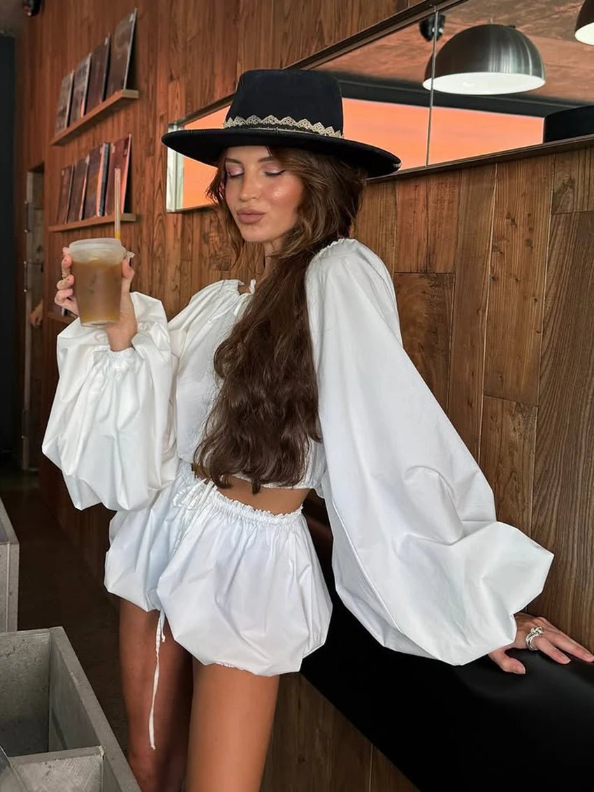 Conjunto de blusa de ombros descobertos e calções Zoe
